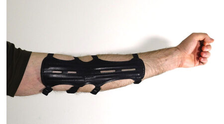 купите Крага для защиты предплечья Junxing JX107L (черная, кордура, 3 липучки) в Барнауле